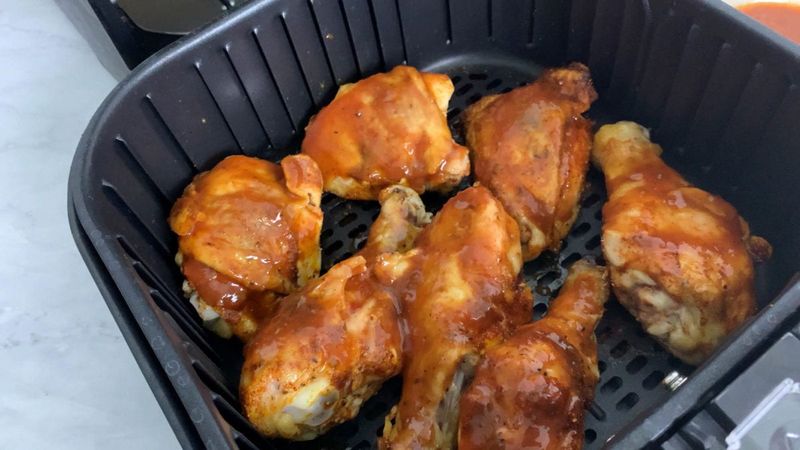 Using Foods With Sticky Sauces