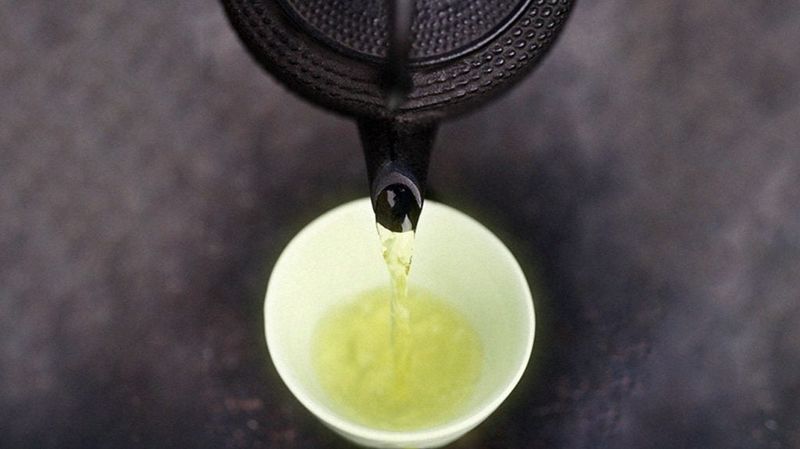 Drinking Green Or Herbal Teas (China)
