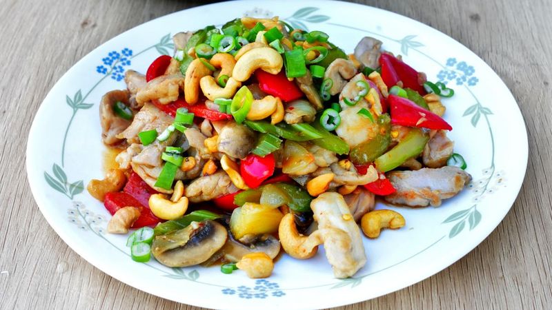 Chicken And Cashew Stir-Fry