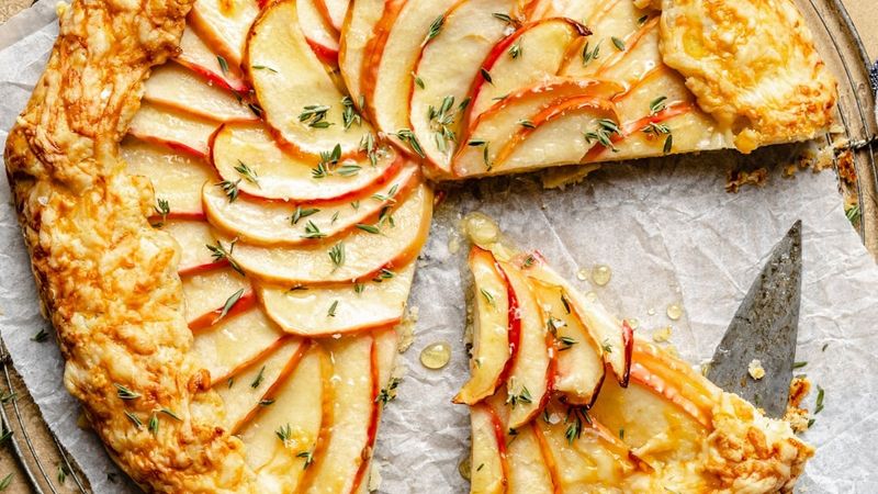 Cheddar And Apple Pairing – The Perfect British Snack