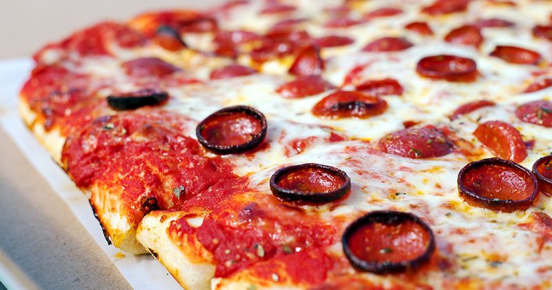 Buffalo-Style Pizza