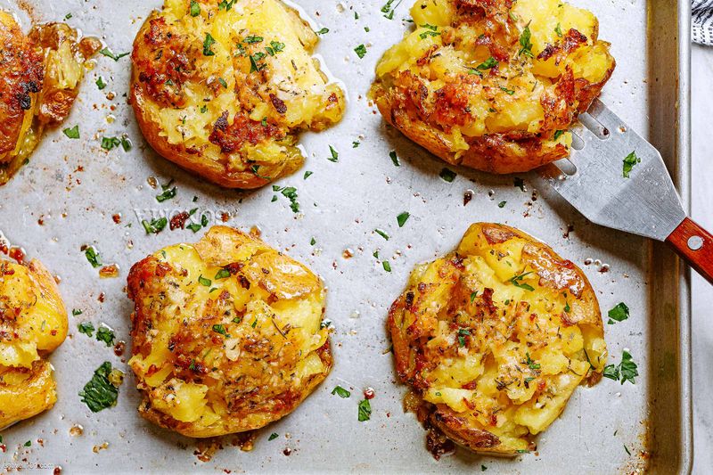 Crispy Smashed Potatoes With Garlic Butter
