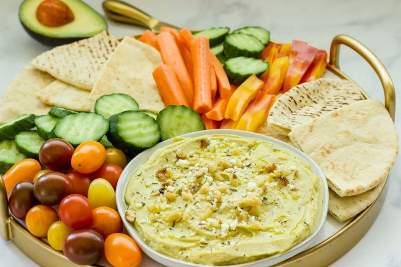 Hummus With Veggies And Pita Chips
