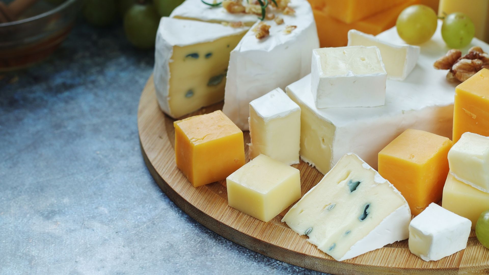 Keep Cheese Fresh For Longer With A Simple Vinegar Hack - The Daily Dish