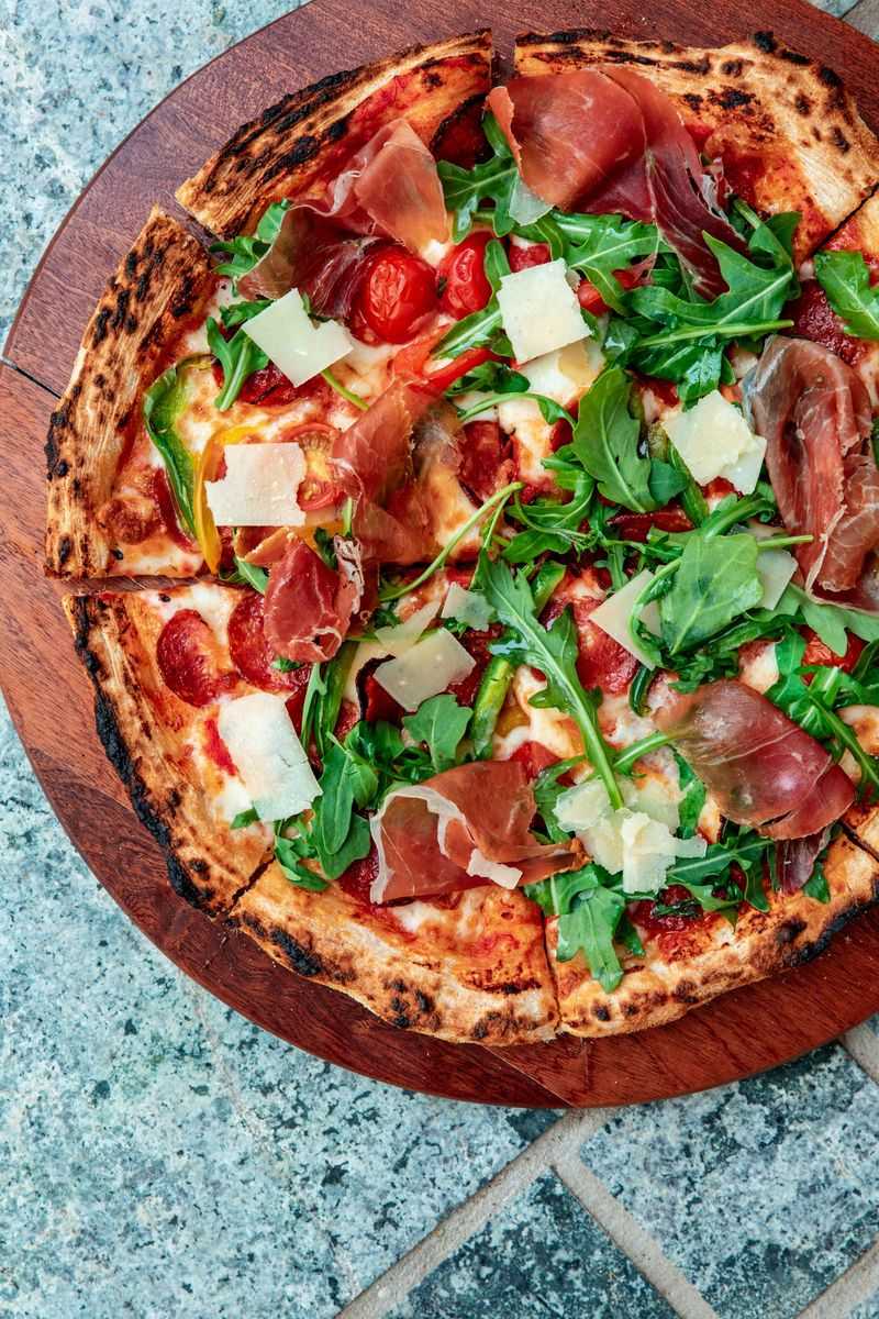 Pizza with Arugula and Prosciutto
