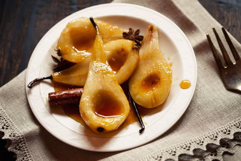 Poached Pears With Cinnamon