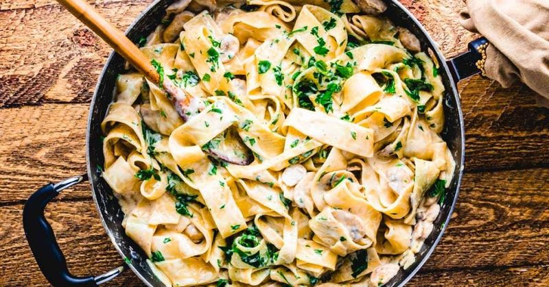 Creamy Garlic Mushroom Pasta