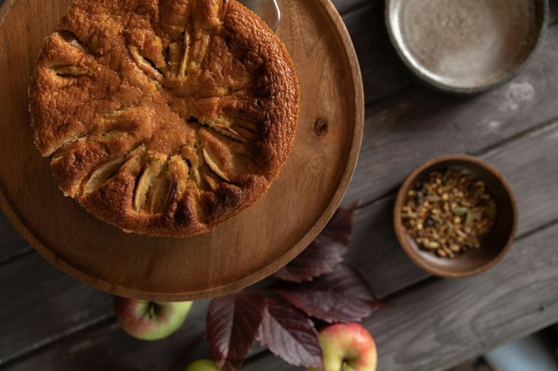 Cinnamon Apple Cake