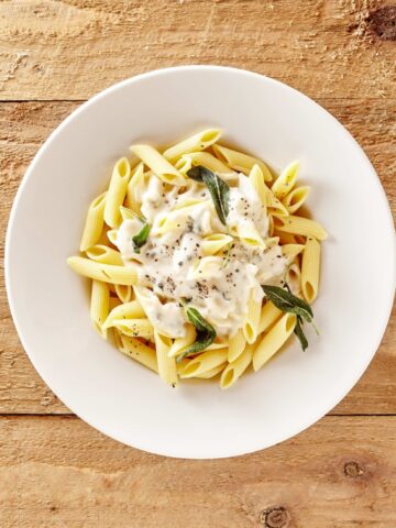 Ingredients That Make Pasta Sauce Rich And Creamy (Featured Image)