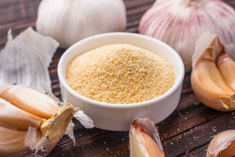 Garlic Cloves - Garlic Powder