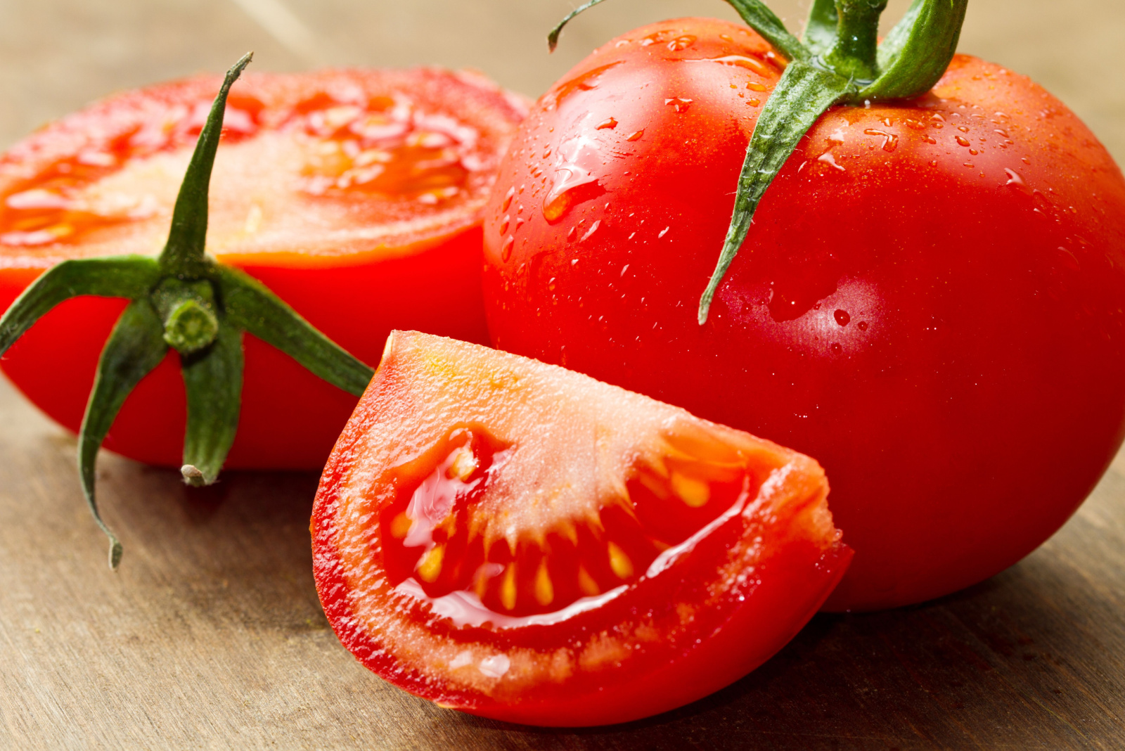 red fresh tomatoes