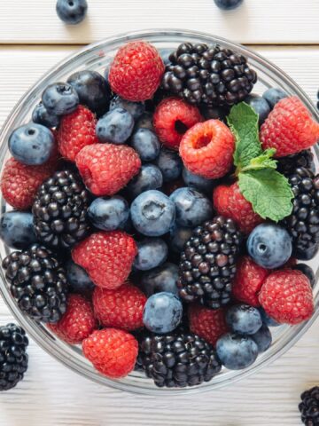 12 Nutritious Foods Packed With Antioxidants Like Blueberries