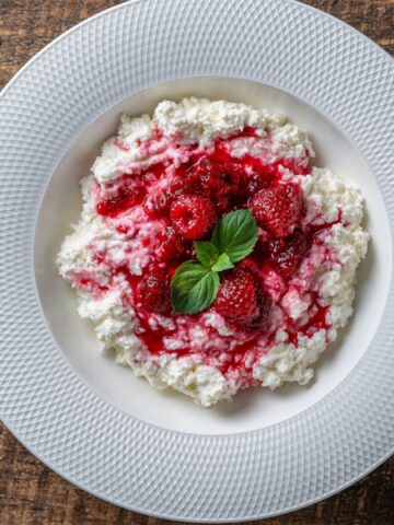 9 Best Fruits To Eat With Cottage Cheese, According To Nutrition Experts