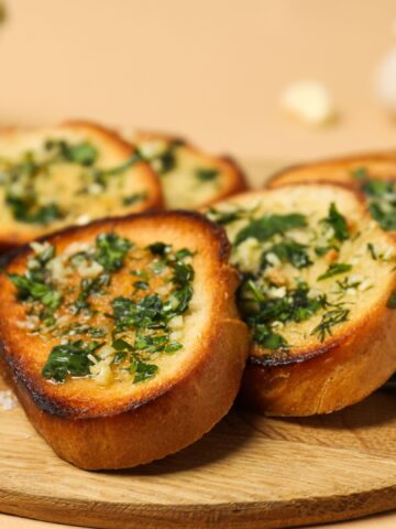 9 Secret Ingredients That Will Upgrade Your Garlic Bread Instantly