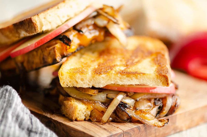 Apple And Cheddar Toasties