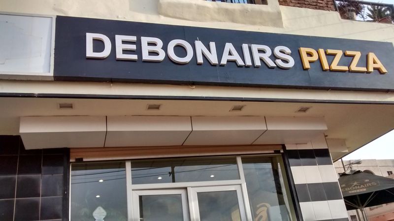 Debonairs Pizza