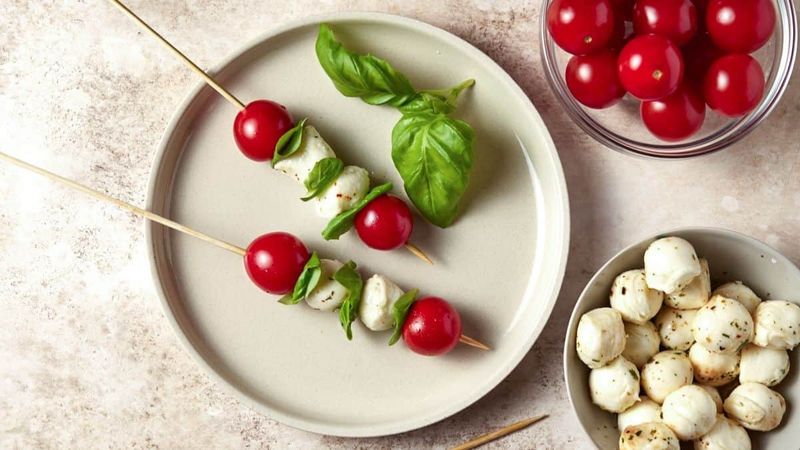Cherry Tomatoes With Mozzarella