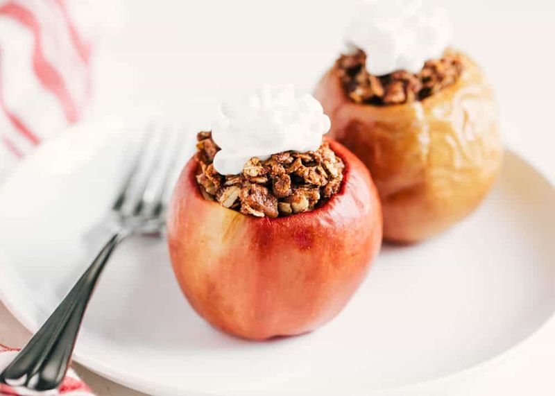 Baked Apples Stuffed With Cinnamon And Oats