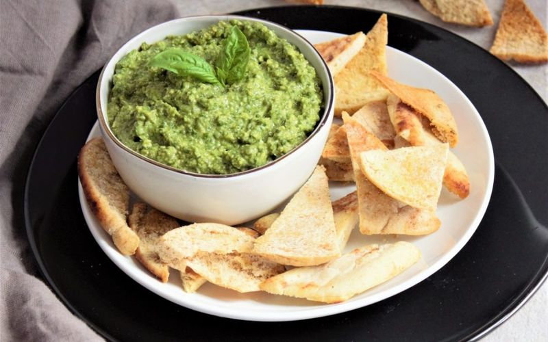 Pita Chips With Guacamole