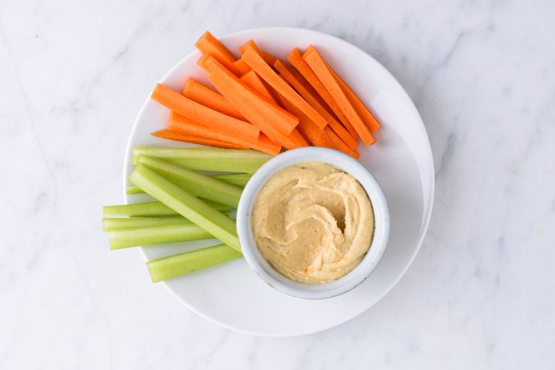 Hummus With Vegetable Sticks