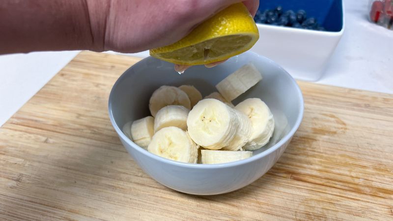 Use Lemon Juice To Preserve Freshness