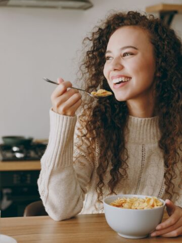 10 Habits That Help You Eat Mindfully And 5 That Can Lead To Overeating