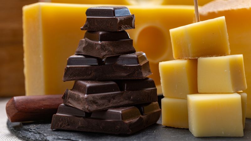 Mature Cheddar And Dark Chocolate