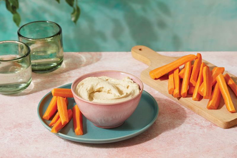 Hummus With Carrot Sticks