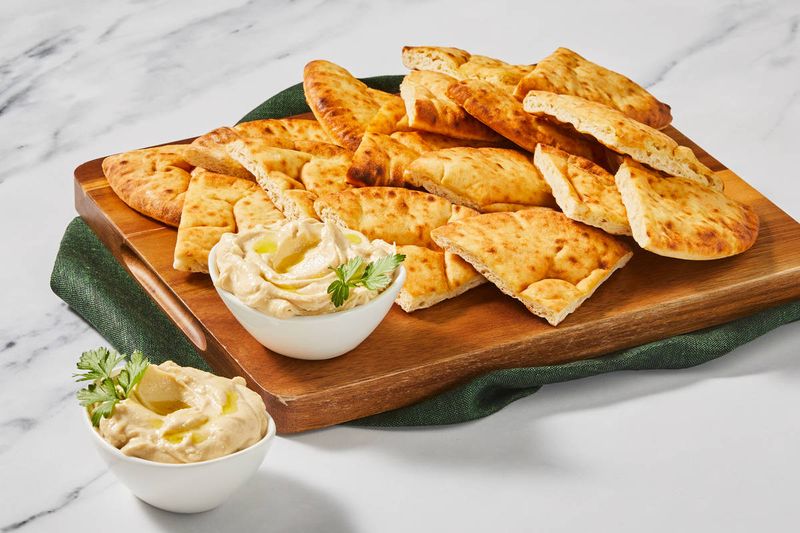 Wholemeal Pitta With Hummus