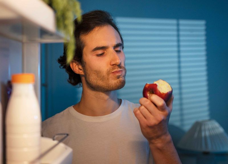 Reducing Late-Night Snack Cravings