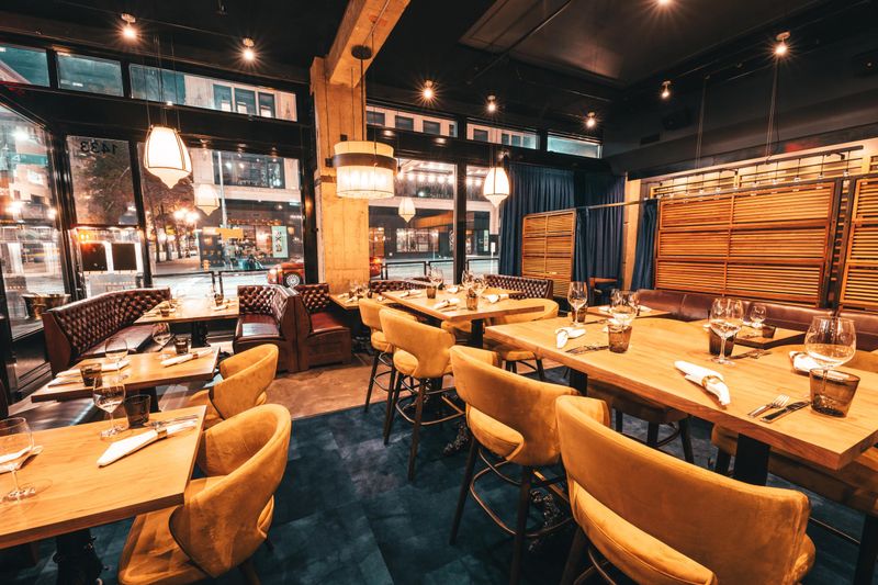 Eat Out On Weekdays Instead Of Weekends