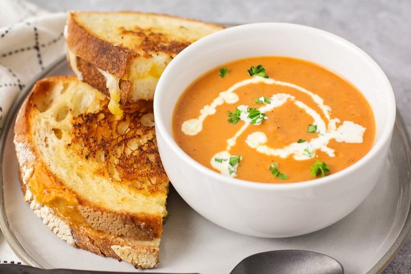 Tomato Soup With Bread