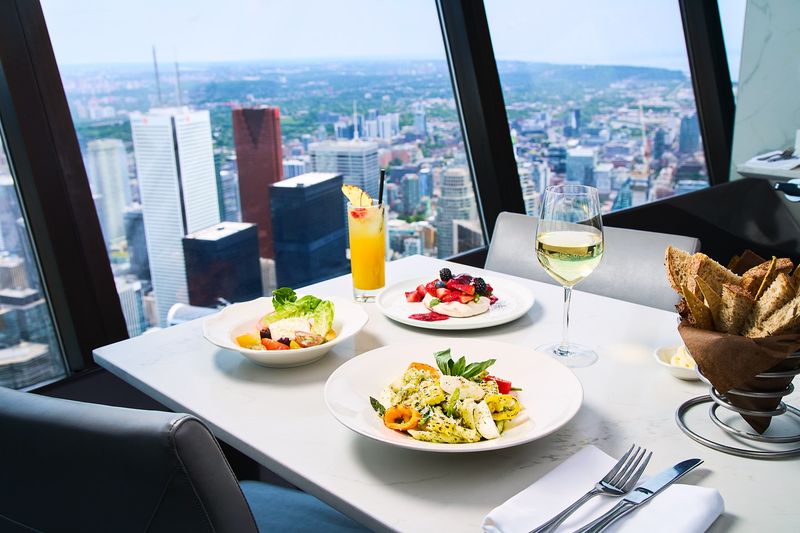 360 The Restaurant (Toronto, Canada)