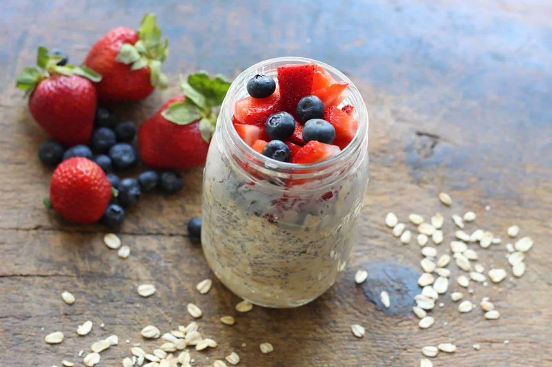 Overnight Oats With Chia And Berries