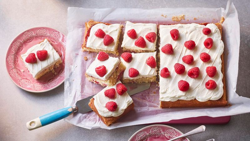 Victoria Sponge Traybake With Fresh Berries