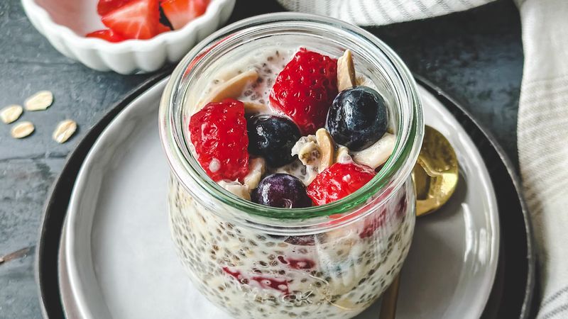 Overnight Oats With Chia Seeds And Berries