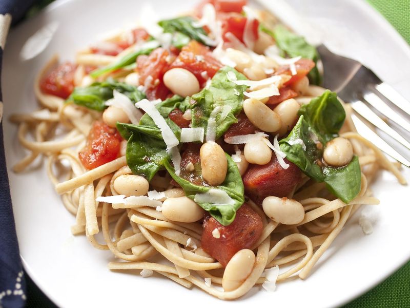 Wholegrain Pasta With Tomato, Spinach, And White Beans