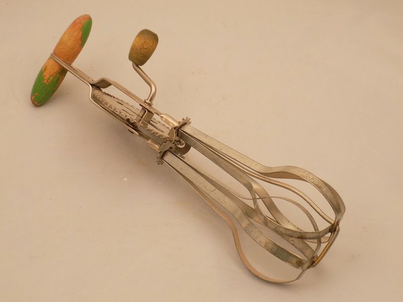 Hand-Crank Egg Beater