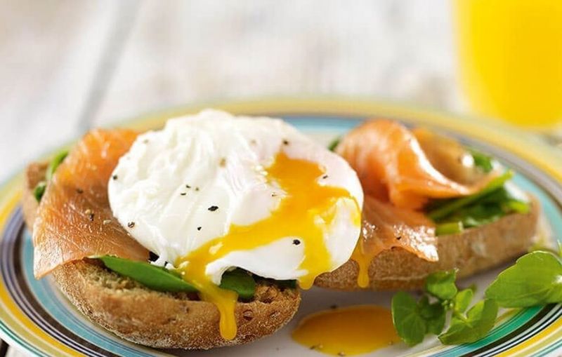 Poached Eggs With Smoked Salmon And Spinach
