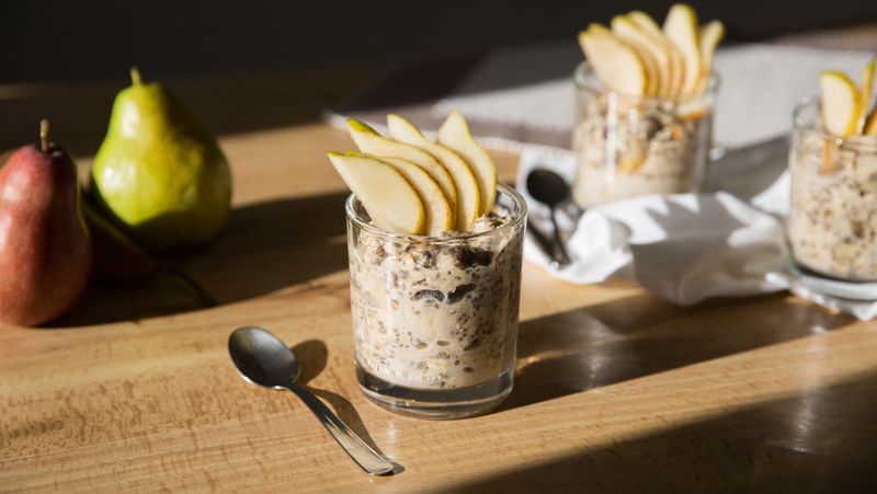 Cinnamon-Pear Overnight Oats
