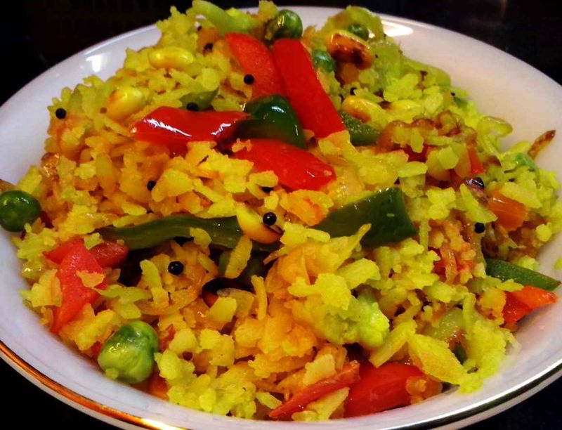 Poha (Flattened Rice With Vegetables)