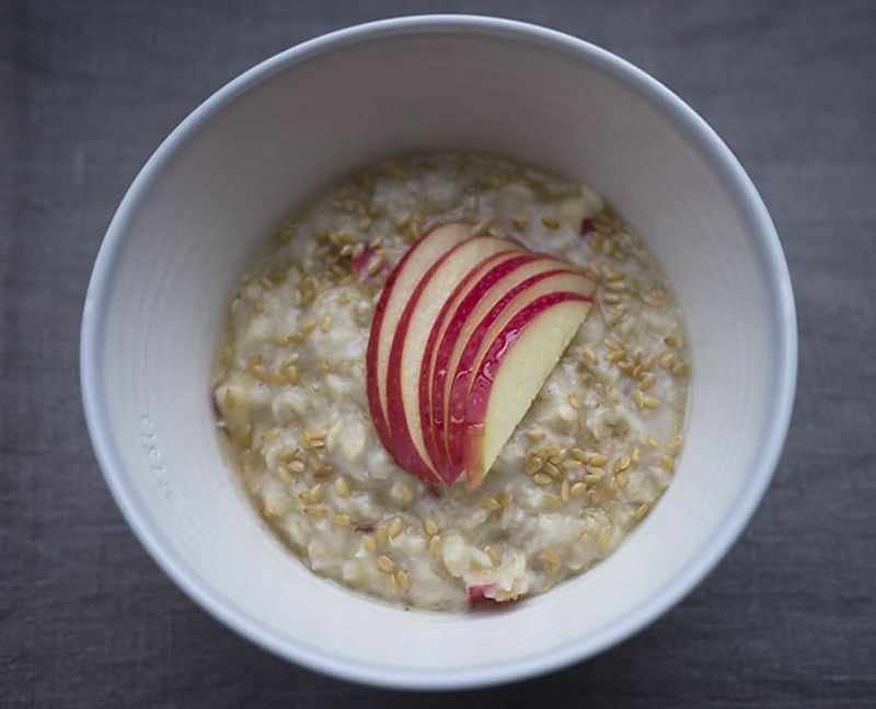 Apple And Flaxseed Porridge