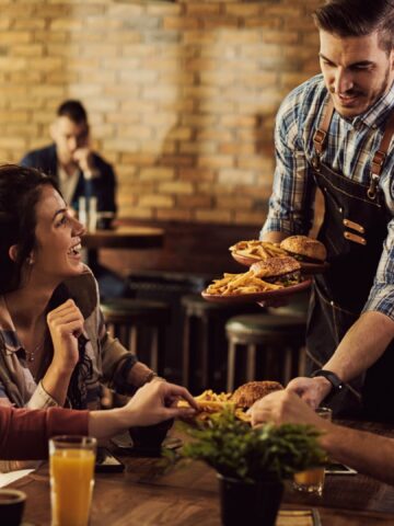 What Not To Do When Dining Out With Friends