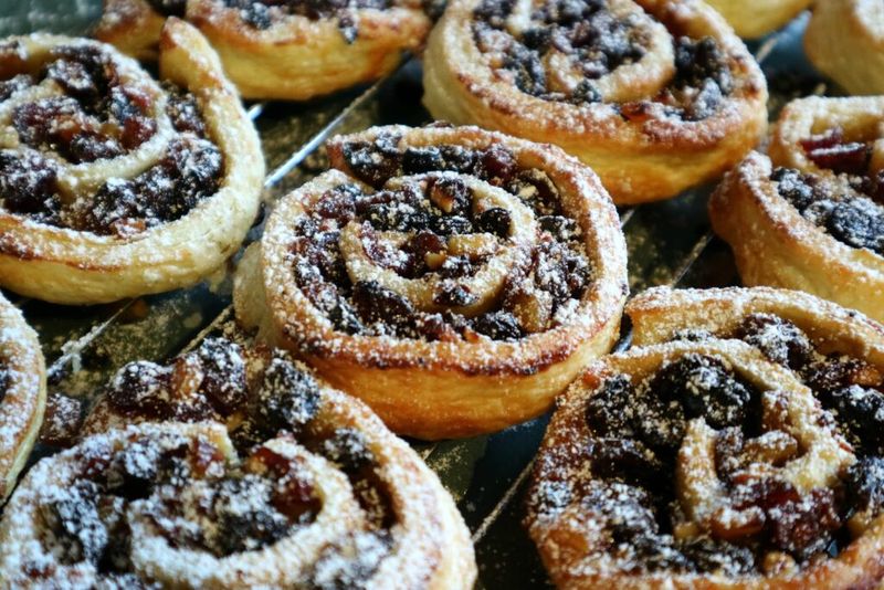 Mince Pie Puff Pastry Swirls