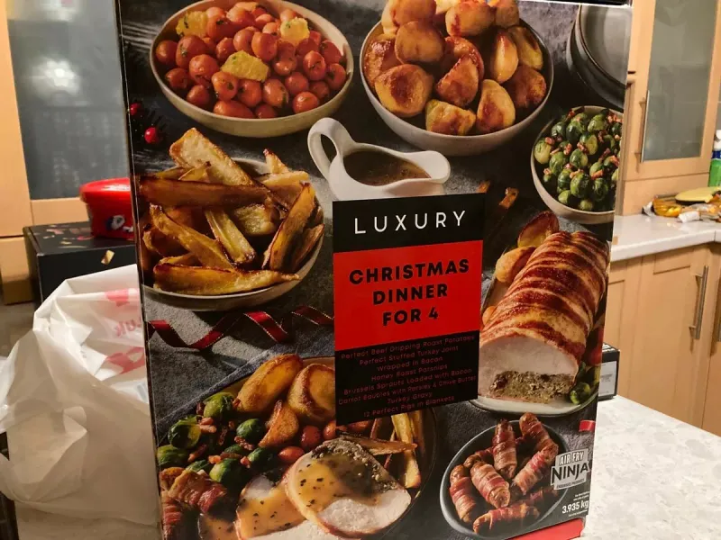 Iceland Luxury Whole Roast Dinner In A Box