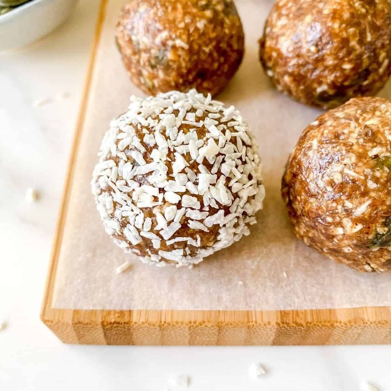 Coconut And Oat Energy Bites