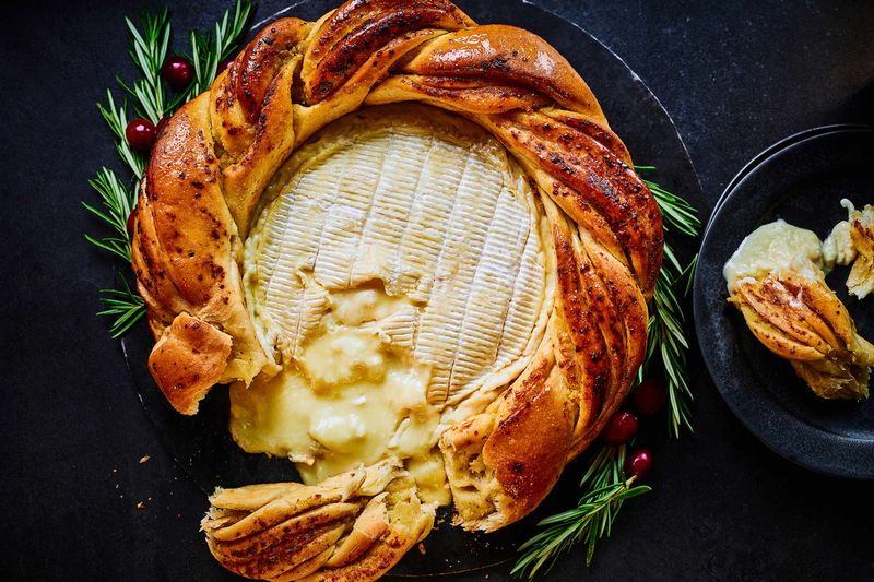 Garlic Butter Brie Wreath