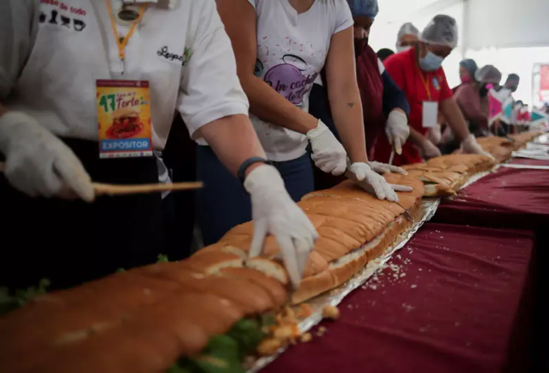 The World's Largest Sandwich Record