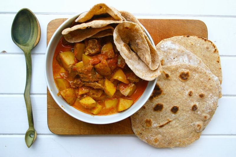 Chapati And Roti With Curry (India, Pakistan, Bangladesh)