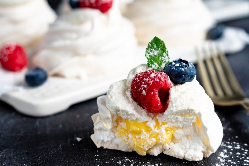 Lemon Pavlova
